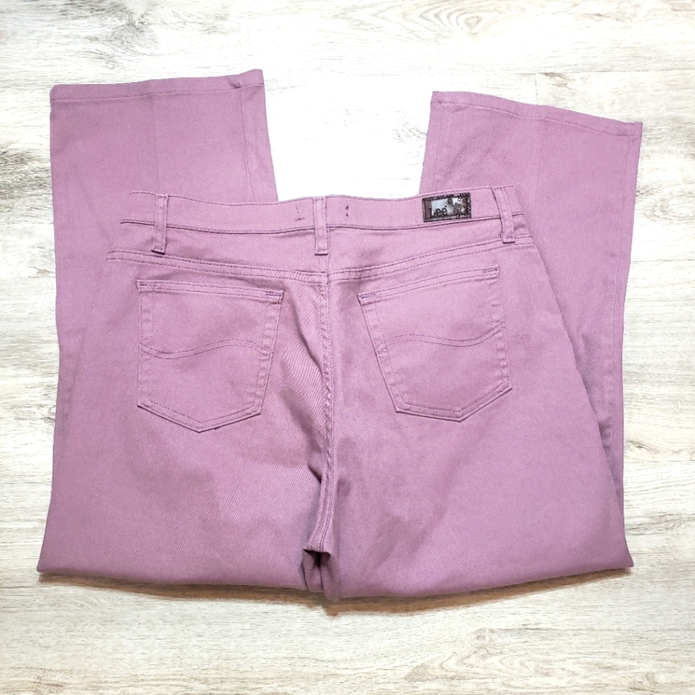 Lee Relaxed Straight Leg at the waist..Size 14 Medium..